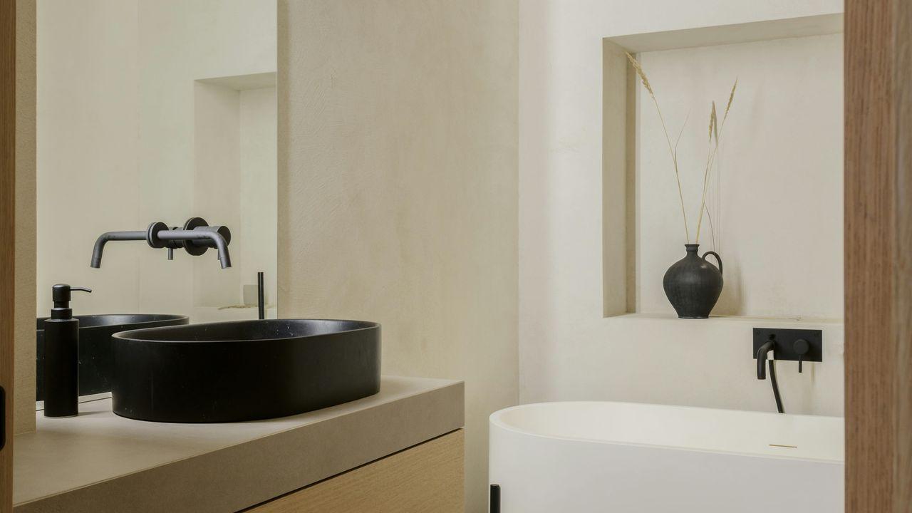 Hotelbad in Holzoptik 